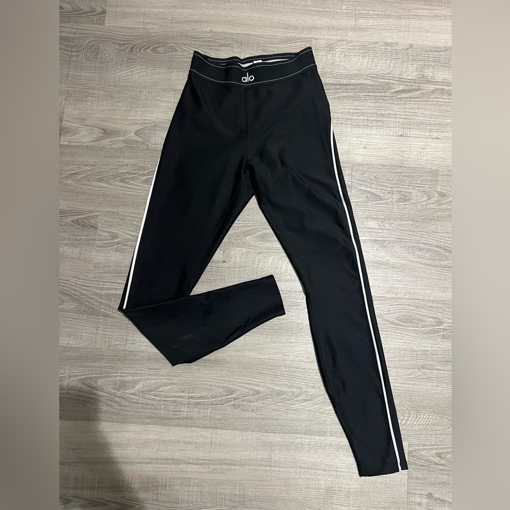 Alo Black Leggings with White Stripes perfect condition, worn once